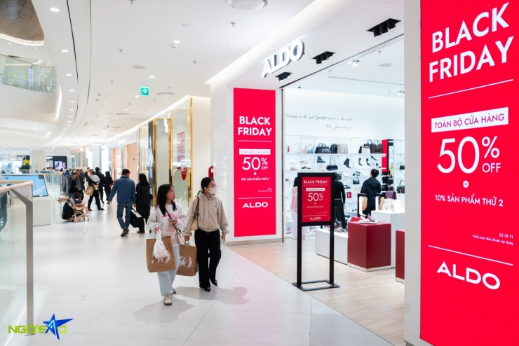 Chi chục triệu đồng săn hàng hiệu dịp Black Friday 3 Chi chục triệu đồng săn hàng hiệu dịp Black Friday - 2