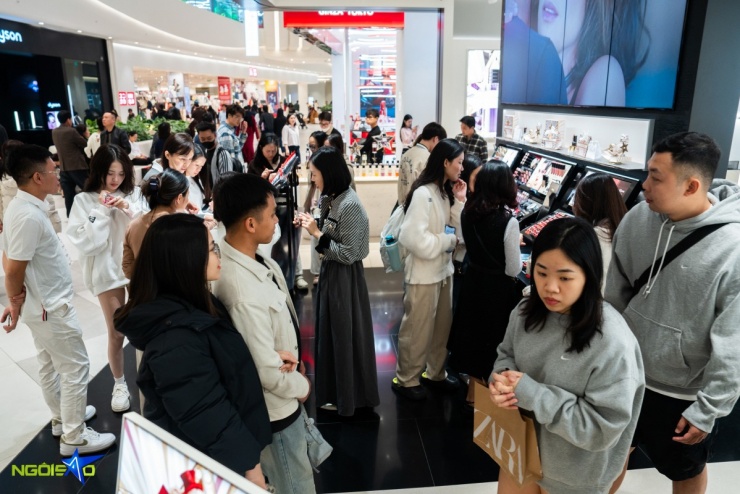 Chi chục triệu đồng săn hàng hiệu dịp Black Friday 5 Chi chục triệu đồng săn hàng hiệu dịp Black Friday - 4