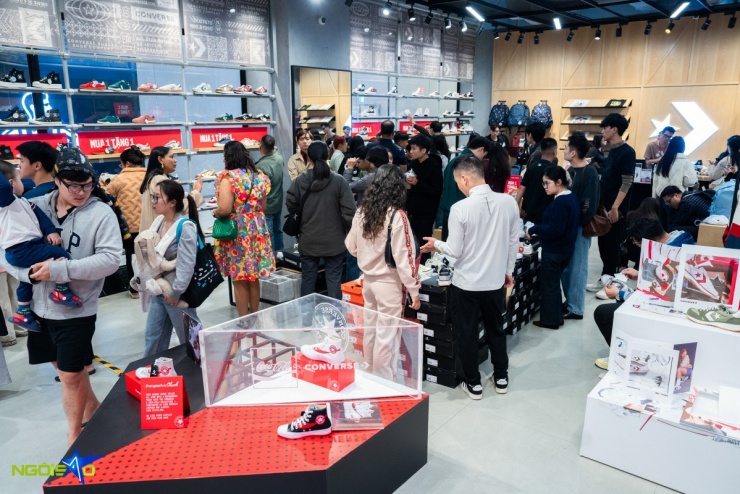 Chi chục triệu đồng săn hàng hiệu dịp Black Friday 7 Chi chục triệu đồng săn hàng hiệu dịp Black Friday - 6