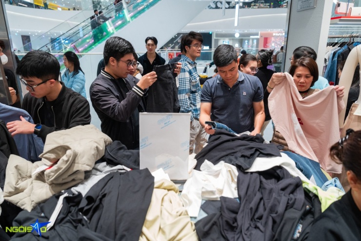 Chi chục triệu đồng săn hàng hiệu dịp Black Friday 9 Chi chục triệu đồng săn hàng hiệu dịp Black Friday - 8