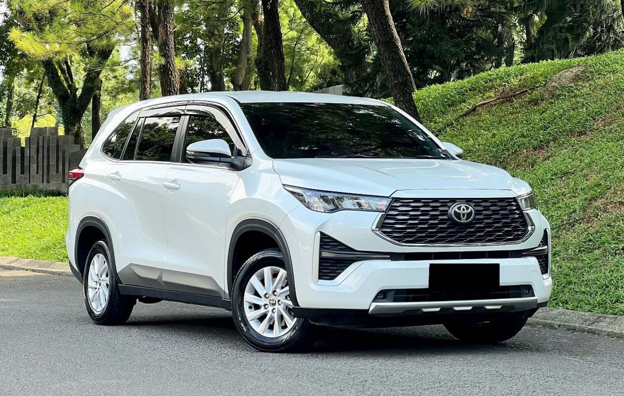Lộ thông tin Toyota Innova Cross bản giá rẻ: Thấp hơn 755 triệu, mâm xe, đồng hồ và màn hình nhỏ hơn, không ADAS nhưng có ga tự động, 6 túi khí, 8 cảm biến- Ảnh 3. Toyota Innova Cross - Ảnh 2.