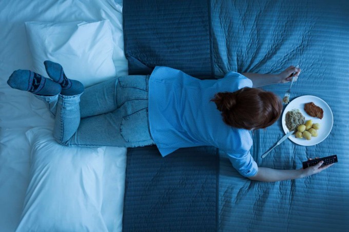 Thói quen ăn tối lành mạnh kết hợp vận động và đảm bảo thâm hụt calo mới là yếu tố quyết định việc giảm mỡ bụng thành công.