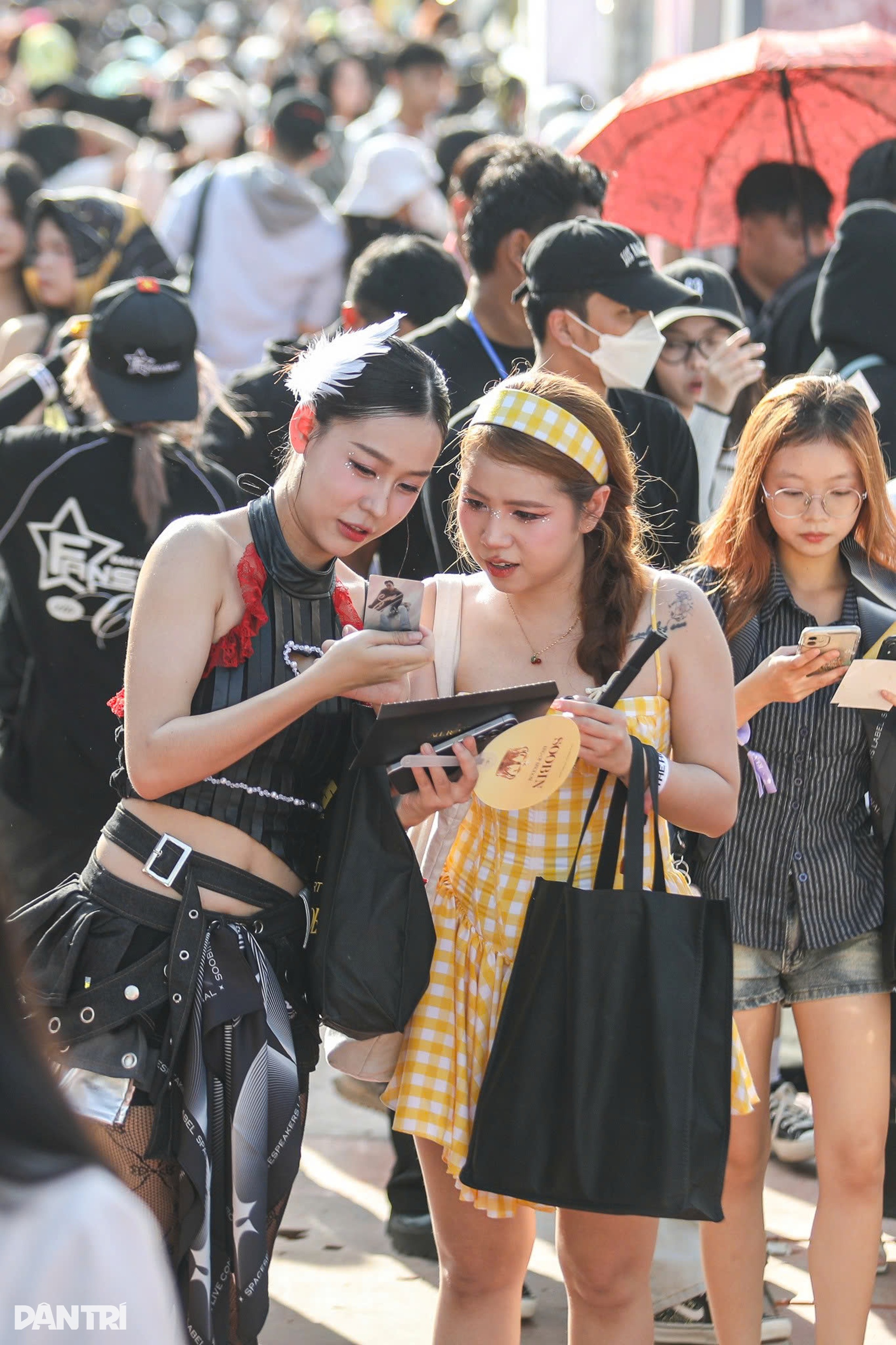 Đêm nhạc SOOBIN: Khán giả từ Nhật Bản bay về, chi 2 triệu đồng làm tóc - 5