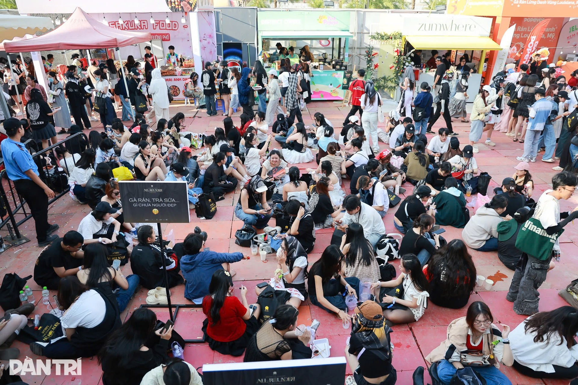 Đêm nhạc SOOBIN: Khán giả từ Nhật Bản bay về, chi 2 triệu đồng làm tóc - 11