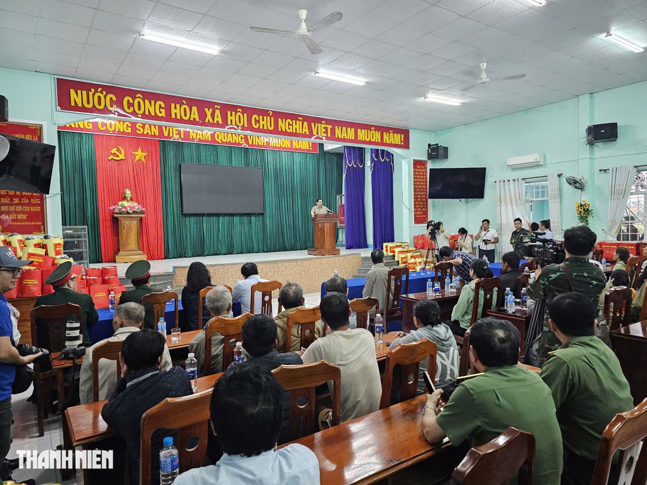 Thủ tướng Phạm Minh Chính: Cấp bách xây dựng nhà tránh lũ- Ảnh 3. Thủ tướng Phạm Minh Chính: Cấp bách xây dựng nhà tránh lũ- Ảnh 3.