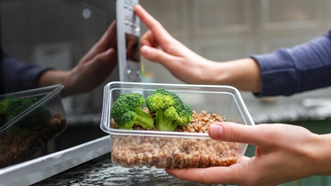 Các món rau xanh không nên để qua đêm, hâm nóng lại ăn vào bữa sáng không tốt cho sức khỏe.