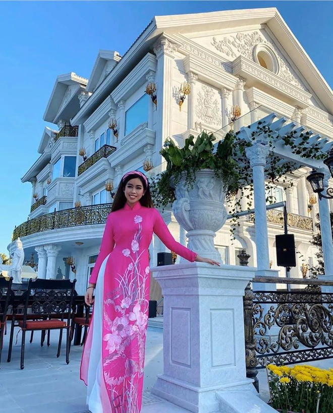 Cô sở hữu cuộc sống sang chảnh khiến nhiều người ngưỡng mộ.