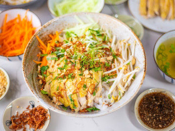 Thèm phở trộn, đến ngay 6 quán ngon nức tiếng phố cổ Hà Nội, ngồi ăn vỉa hè giá cả bình dân 