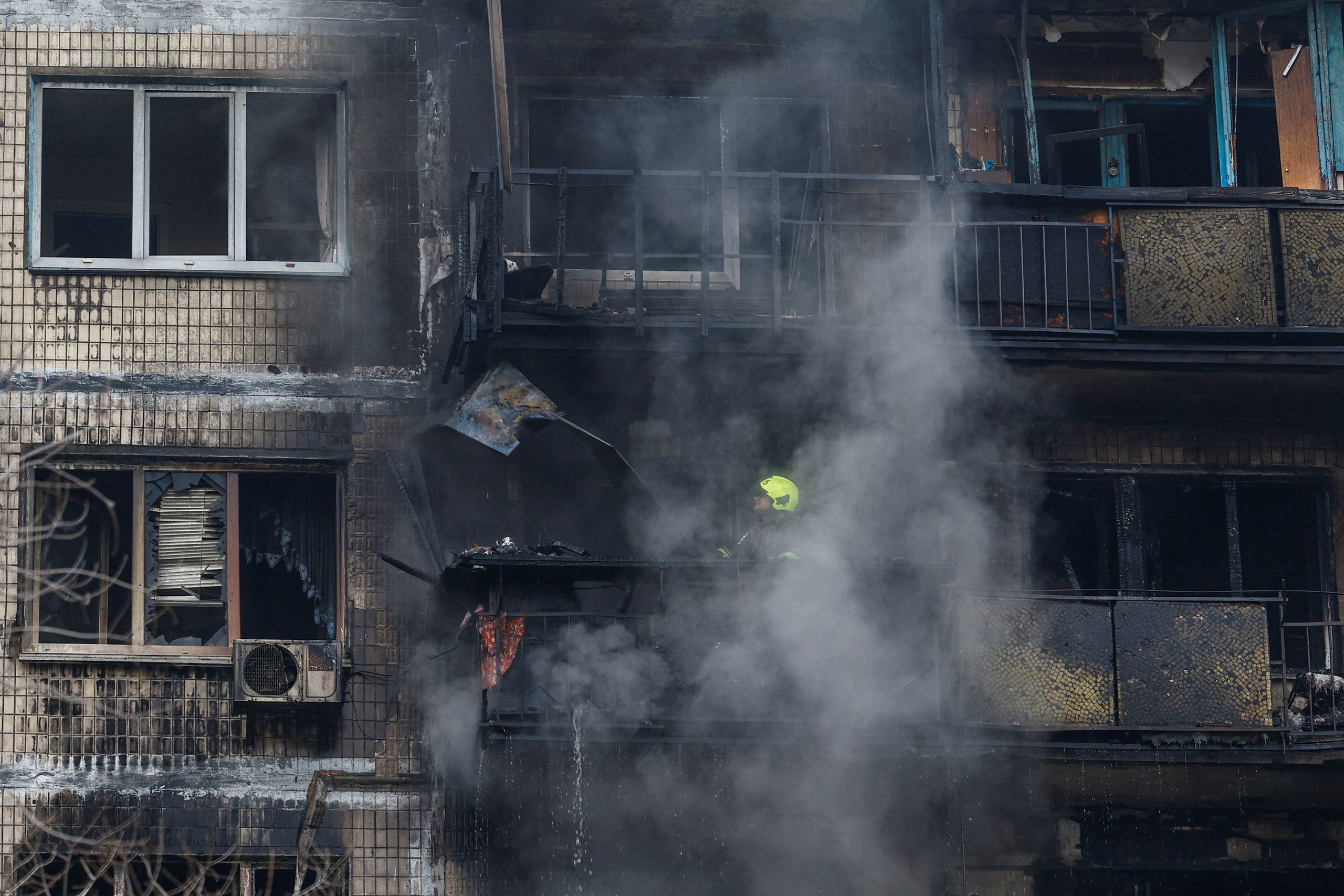 Chiến sự Ukraine ngày 1.375: Kyiv bị giáng đòn nhiều mặt - Ảnh 2.