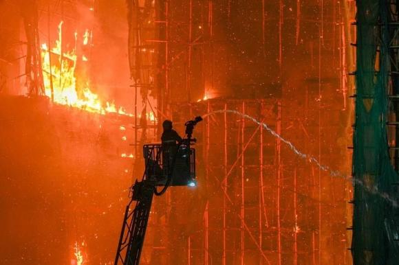 cháy Hong Kong 1 cháy chung cư, cháy chung cư Hong Kong, Hong Kong để quốc tang