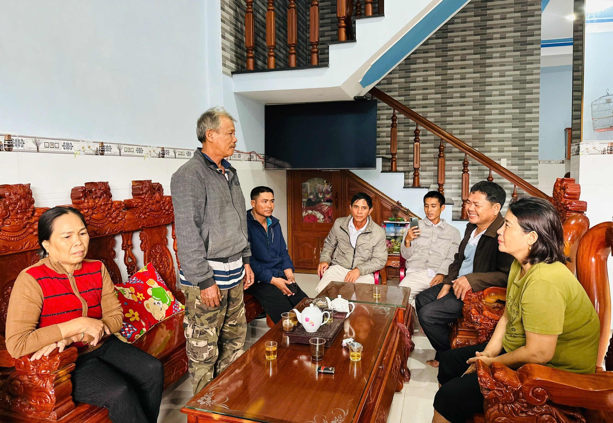 Cuộc thi viết “Lòng tốt quanh ta lần 4”: Những người hùng thầm lặng giữa lũ dữ - Ảnh 2.