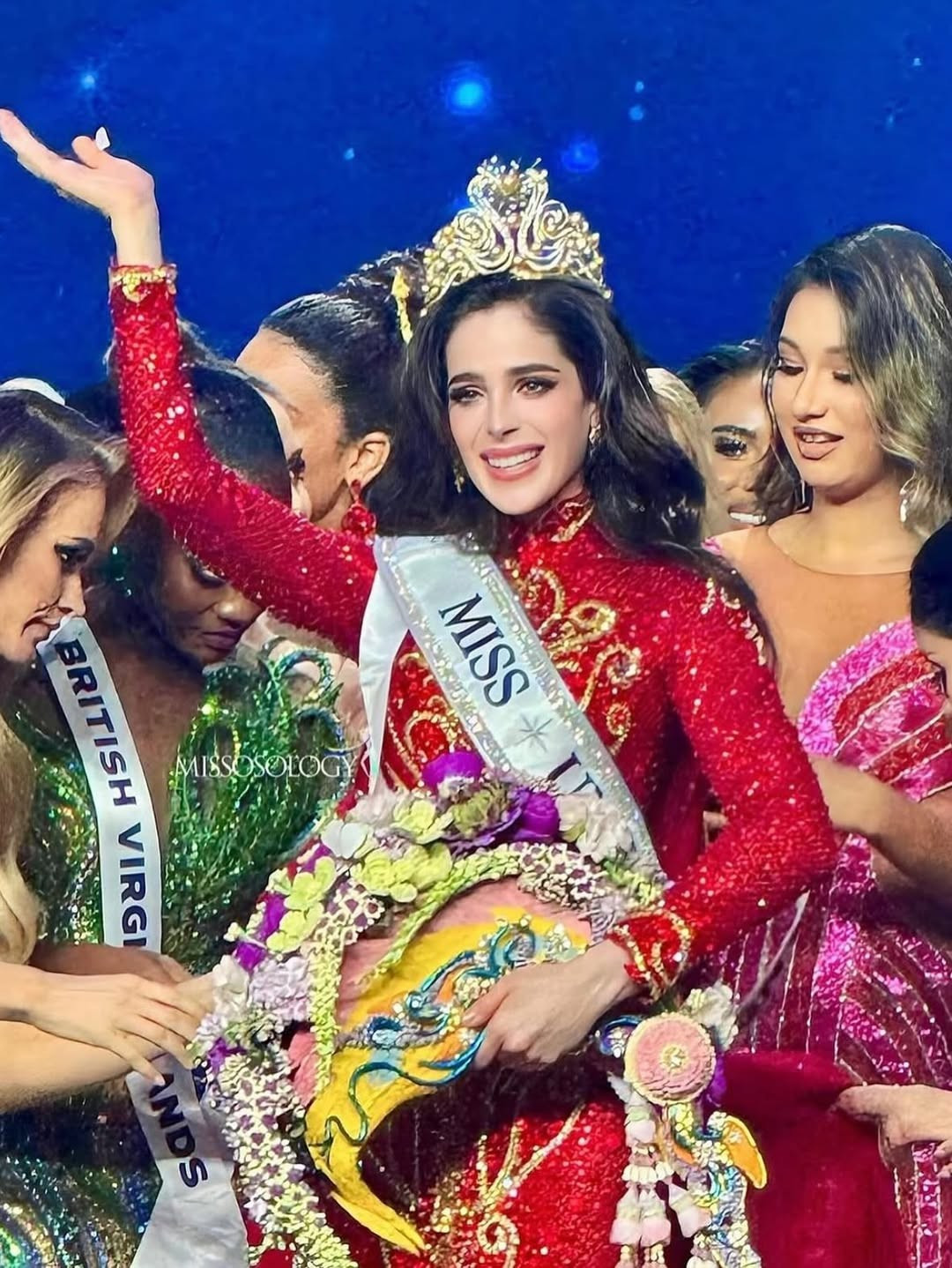 1764456947 585 Chuyen gi dang xay ra voi nhung hoa hau dep