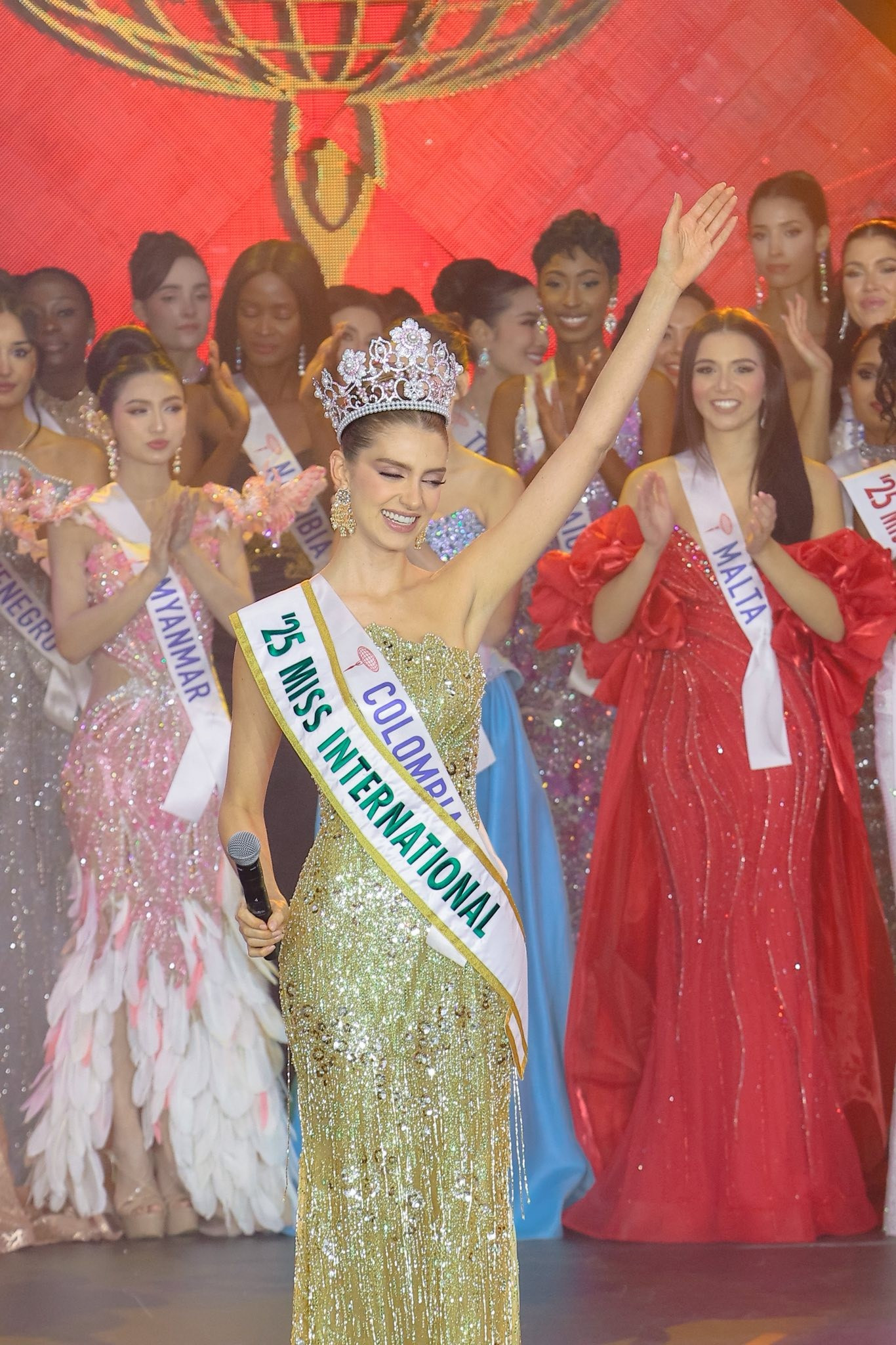 1764456956 785 Chuyen gi dang xay ra voi nhung hoa hau dep