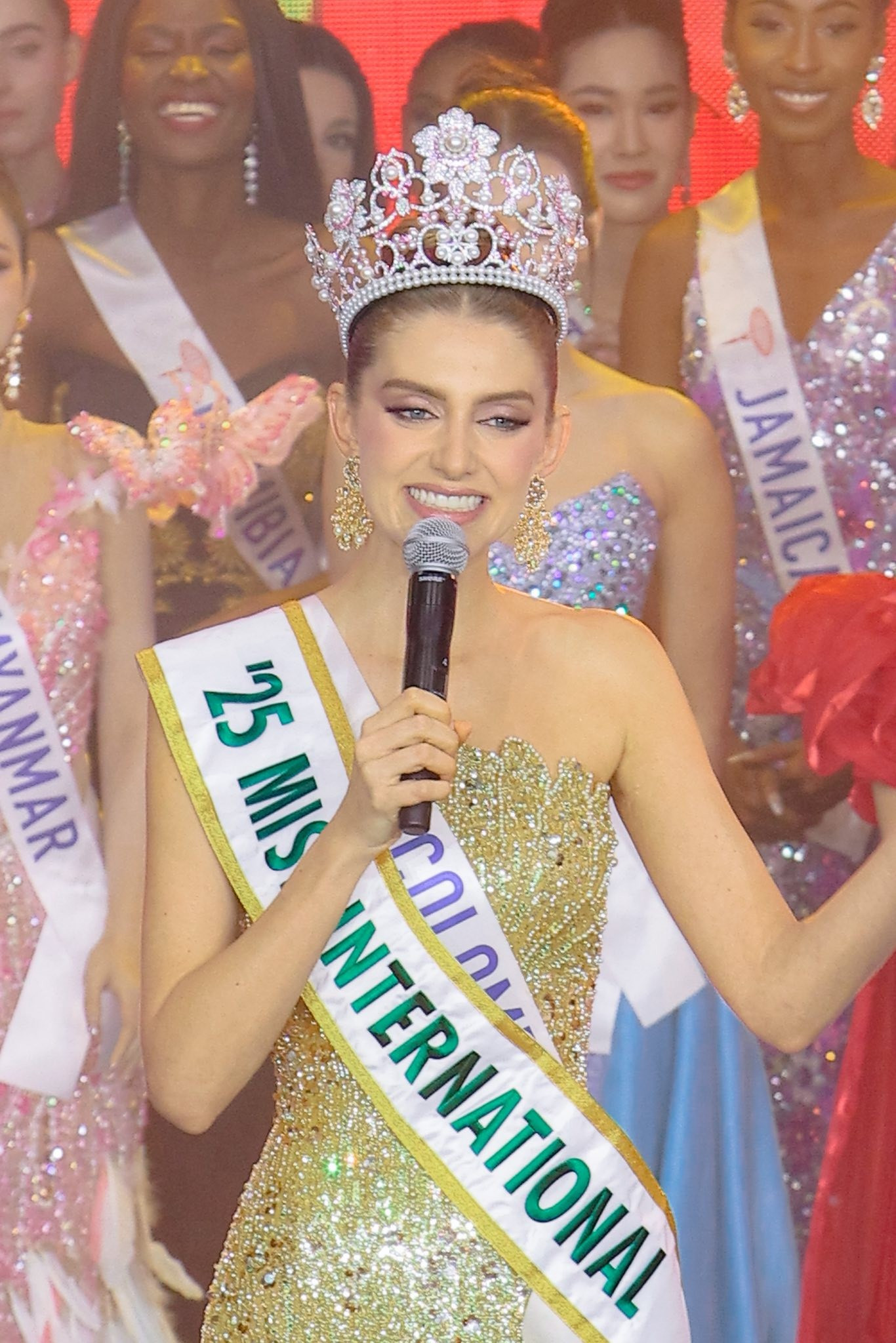 1764456959 915 Chuyen gi dang xay ra voi nhung hoa hau dep