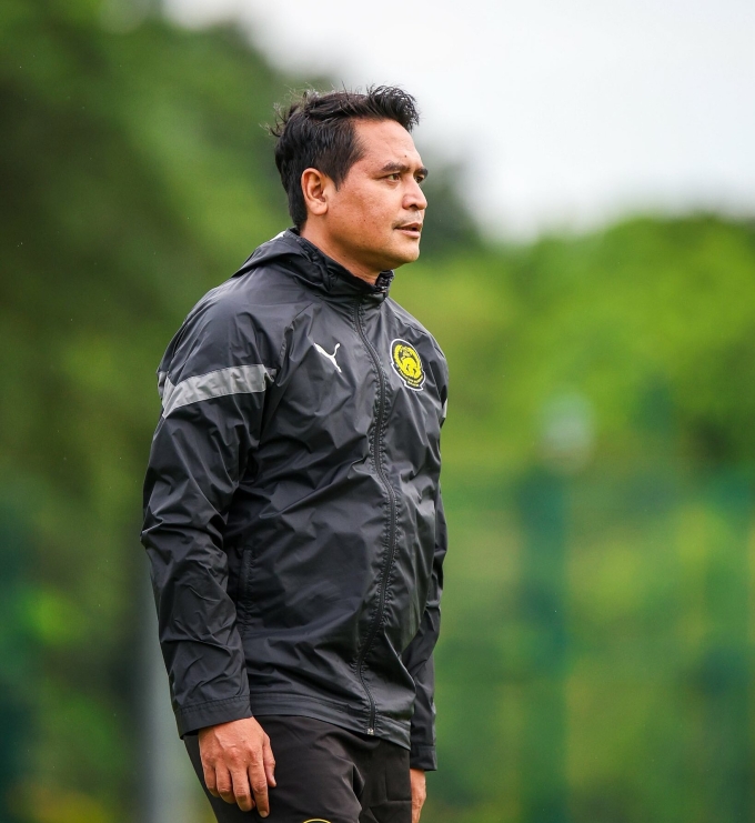HLV trưởng U22 Malaysia Nafuzi Zain ở buổi tập ngày 28/11/2025. Ảnh: FAM.
