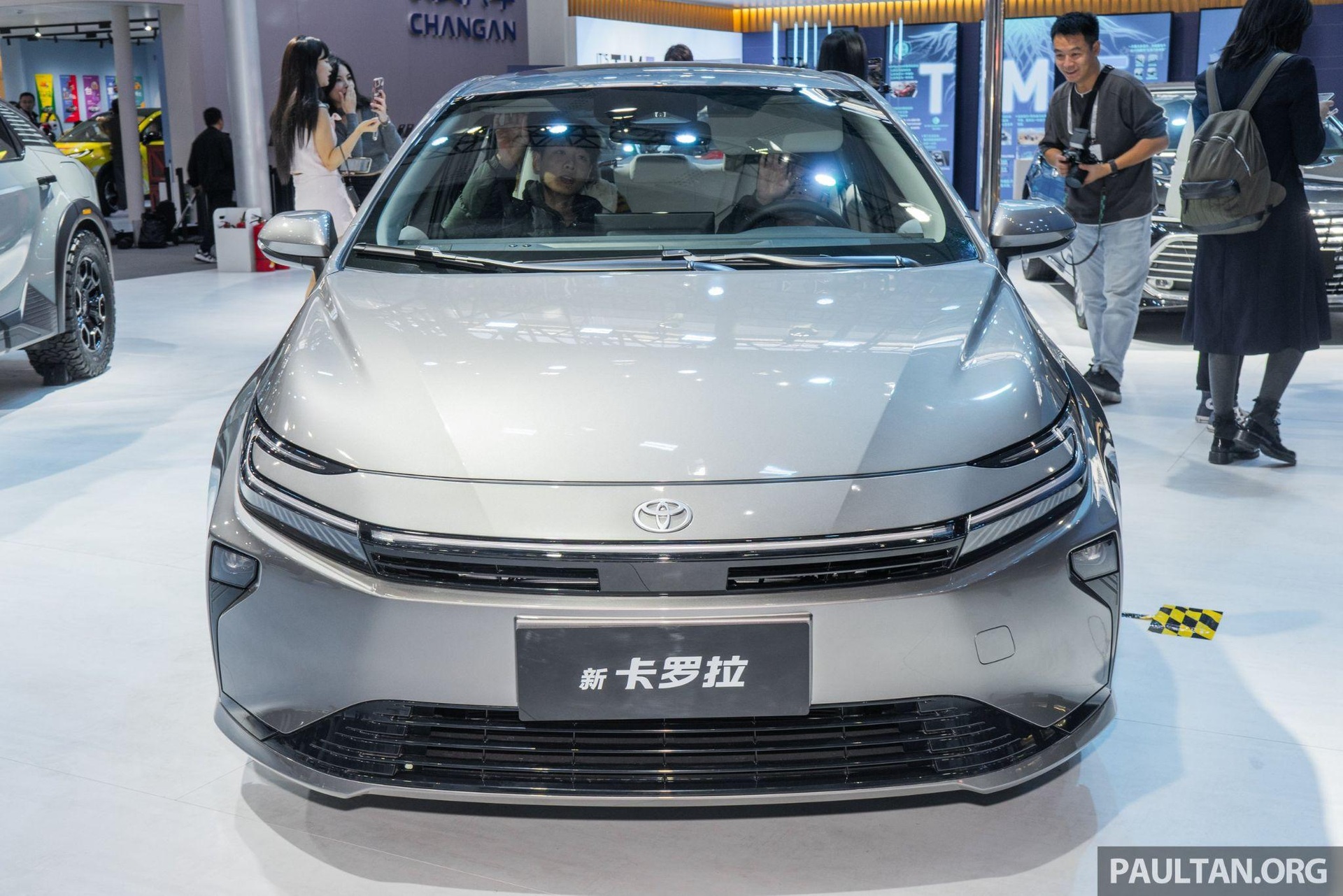 Toyota Corolla 2026 “lột xác” để hết bán chậm, tiêu thụ chỉ 4,13 lít/100km - 2