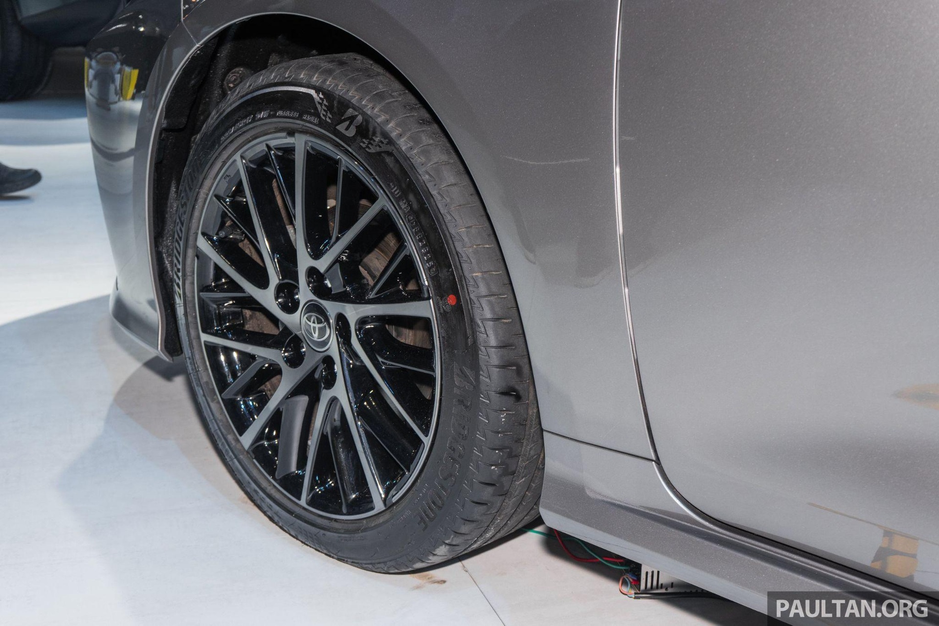 Toyota Corolla 2026 “lột xác” để hết bán chậm, tiêu thụ chỉ 4,13 lít/100km - 4