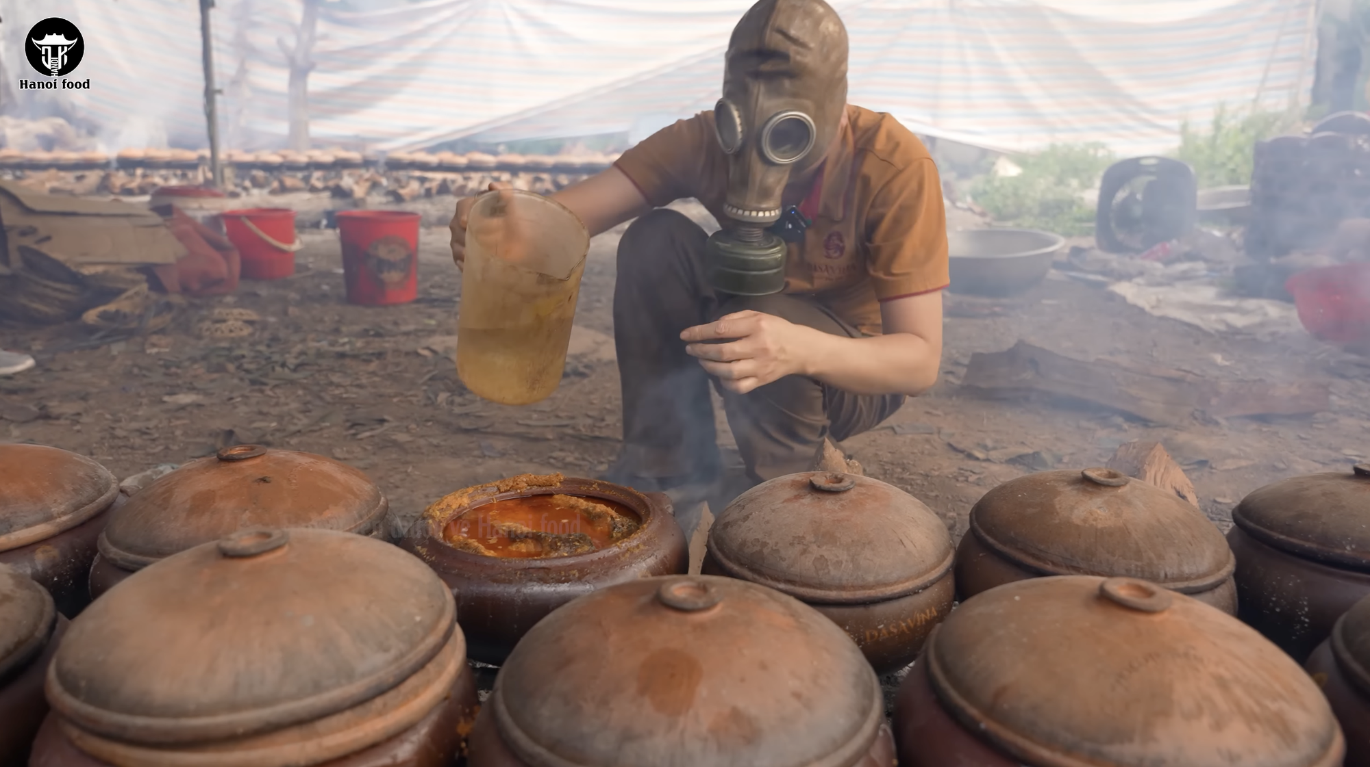 Sự thật về chiếc mặt nạ phòng độc dùng để kho cá tại Làng Vũ Đại ngày Tết- Ảnh 6. Sự thật về chiếc mặt nạ phòng độc dùng để kho cá tại Làng Vũ Đại ngày Tết- Ảnh 6.