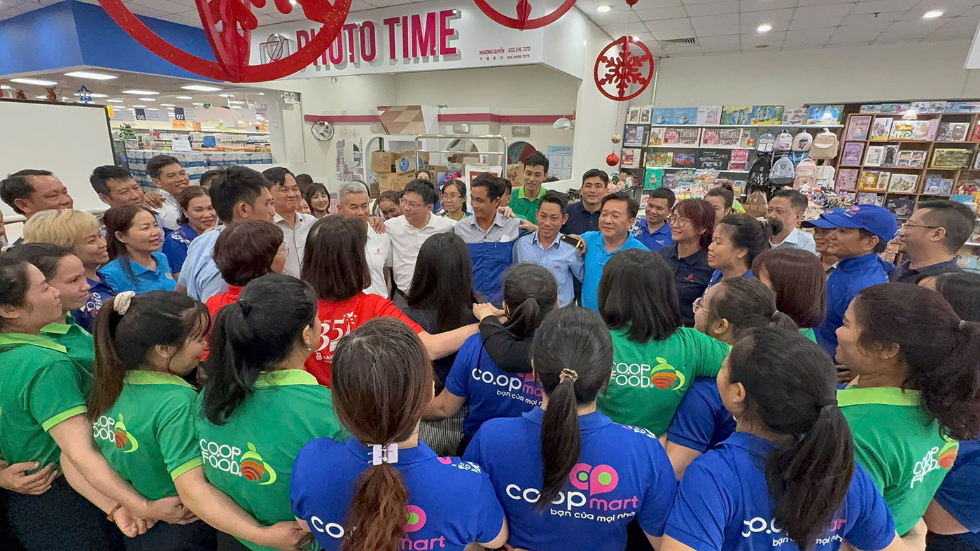 Saigon Co.op lan tỏa giá trị ‘Mình vì mọi người-Mọi người vì mình’ giữa bão lũ 2 Saigon Co.op lan tỏa giá trị ‘Mình vì mọi người-Mọi người vì mình’ giữa bão lũ - Ảnh 2.