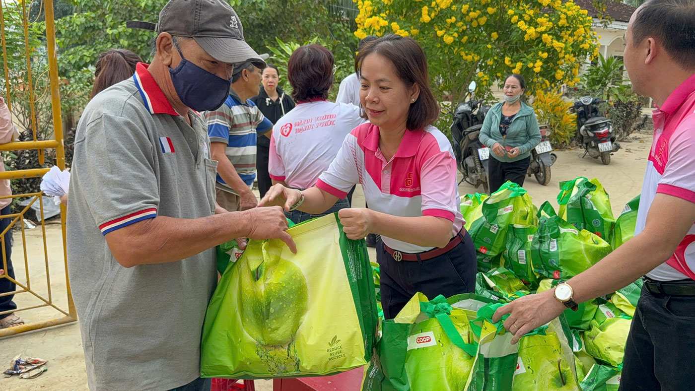 Saigon Co.op lan tỏa giá trị ‘Mình vì mọi người-Mọi người vì mình’ giữa bão lũ 4 Saigon Co.op lan tỏa giá trị ‘Mình vì mọi người-Mọi người vì mình’ giữa bão lũ - Ảnh 4.