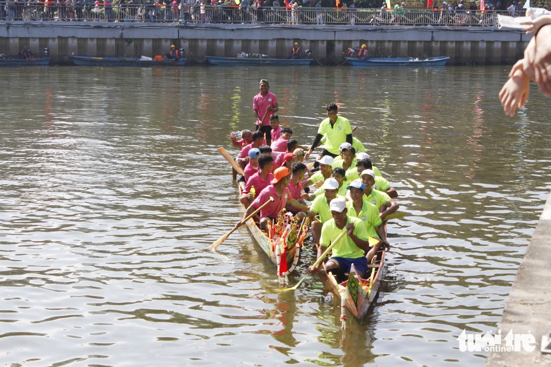Ghe ngo khuấy động kênh Nhiêu Lộc - Thị Nghè, TP.HCM - Ảnh 11.