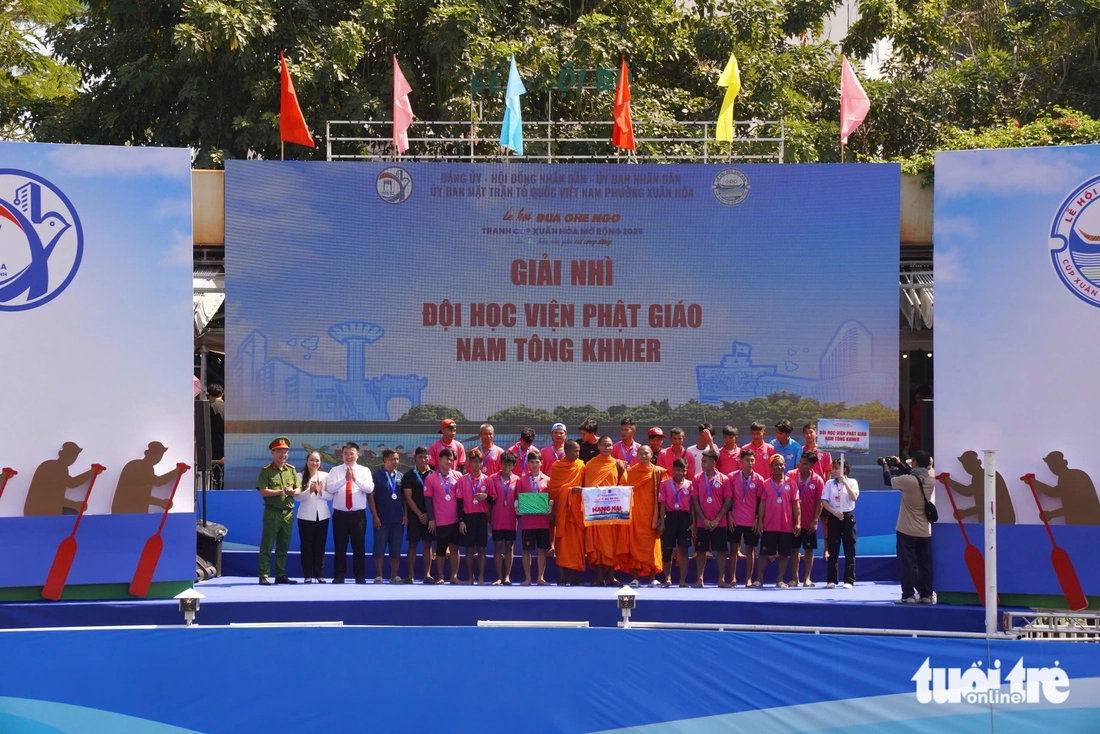 Ghe ngo khuấy động kênh Nhiêu Lộc - Thị Nghè, TP.HCM - Ảnh 14.