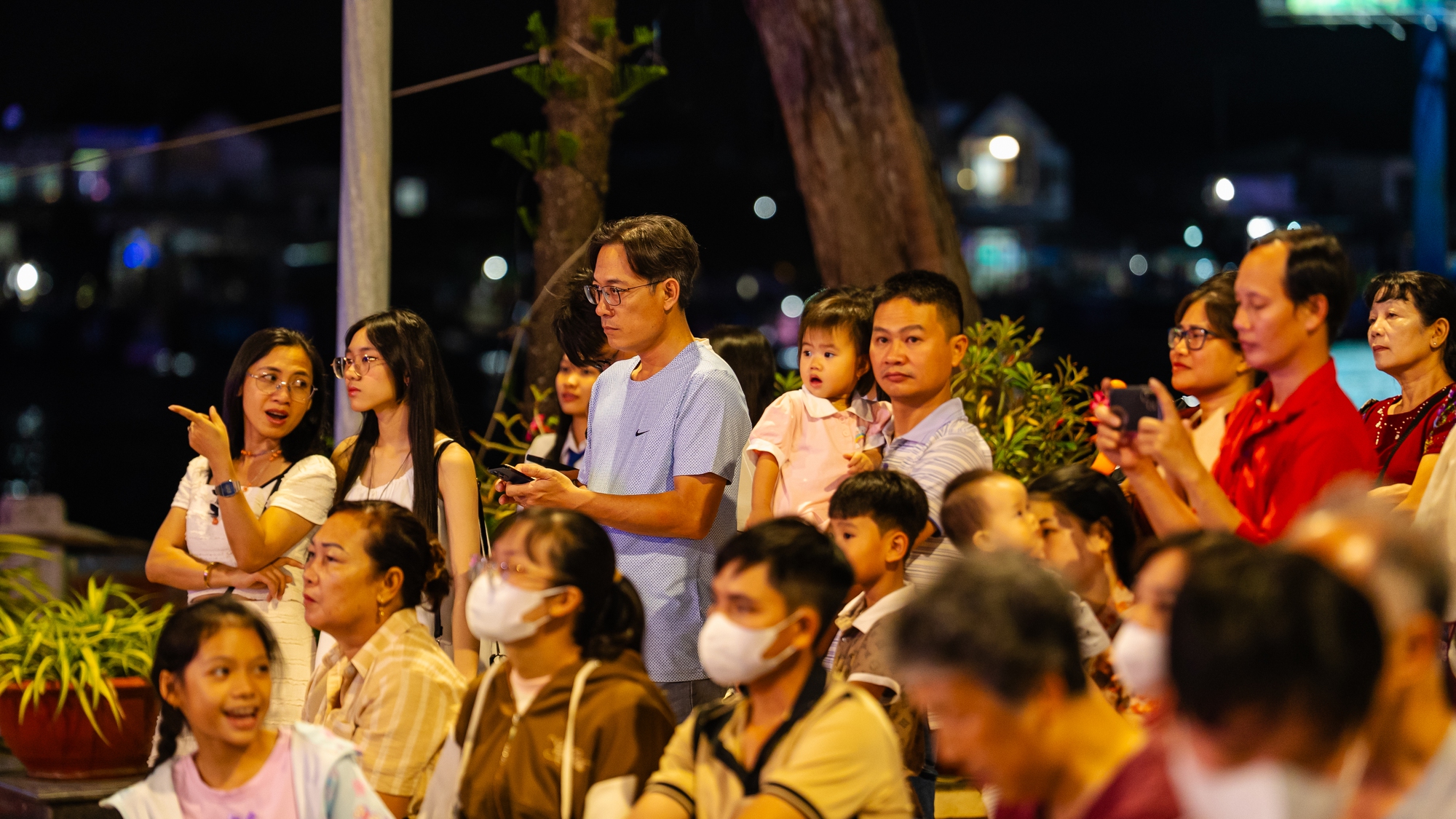Phố đi bộ Ninh Kiều thu hút du khách trong ngày trở lại- Ảnh 4. Phố đi bộ Ninh Kiều thu hút du khách trong ngày trở lại- Ảnh 4.