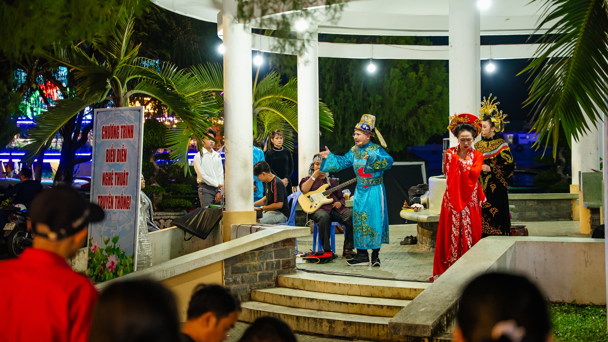 Phố đi bộ Ninh Kiều thu hút du khách trong ngày trở lại- Ảnh 5. Phố đi bộ Ninh Kiều thu hút du khách trong ngày trở lại- Ảnh 5.