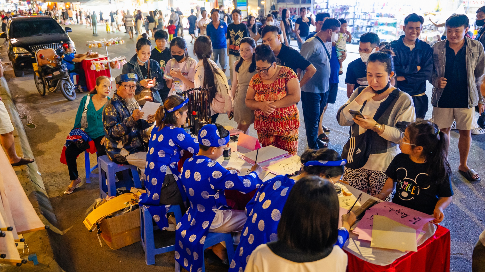 Phố đi bộ Ninh Kiều thu hút du khách trong ngày trở lại- Ảnh 11. Phố đi bộ Ninh Kiều thu hút du khách trong ngày trở lại- Ảnh 11.