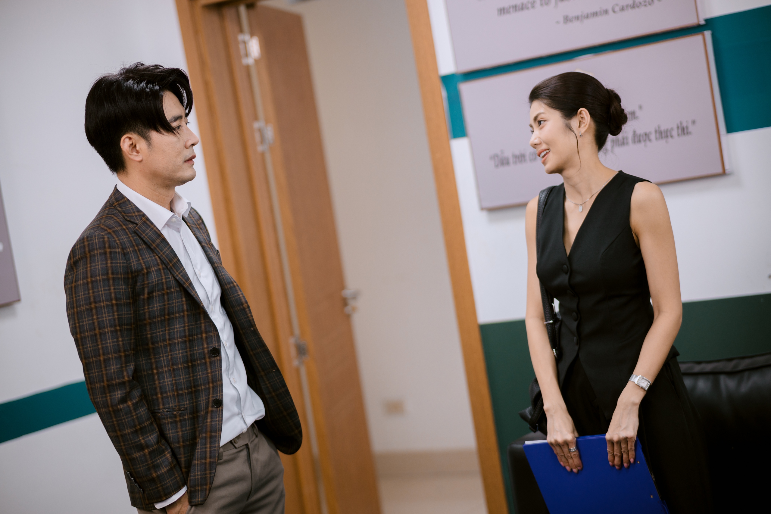 Thanh Hằng - Thanh Ngọc - Ngân Quỳnh hội tụ trong 'Những đứa con khác họ'- Ảnh 2. Thanh Hằng - Thanh Ngọc - Ngân Quỳnh hội tụ trong 'Những đứa con khác họ'- Ảnh 2.