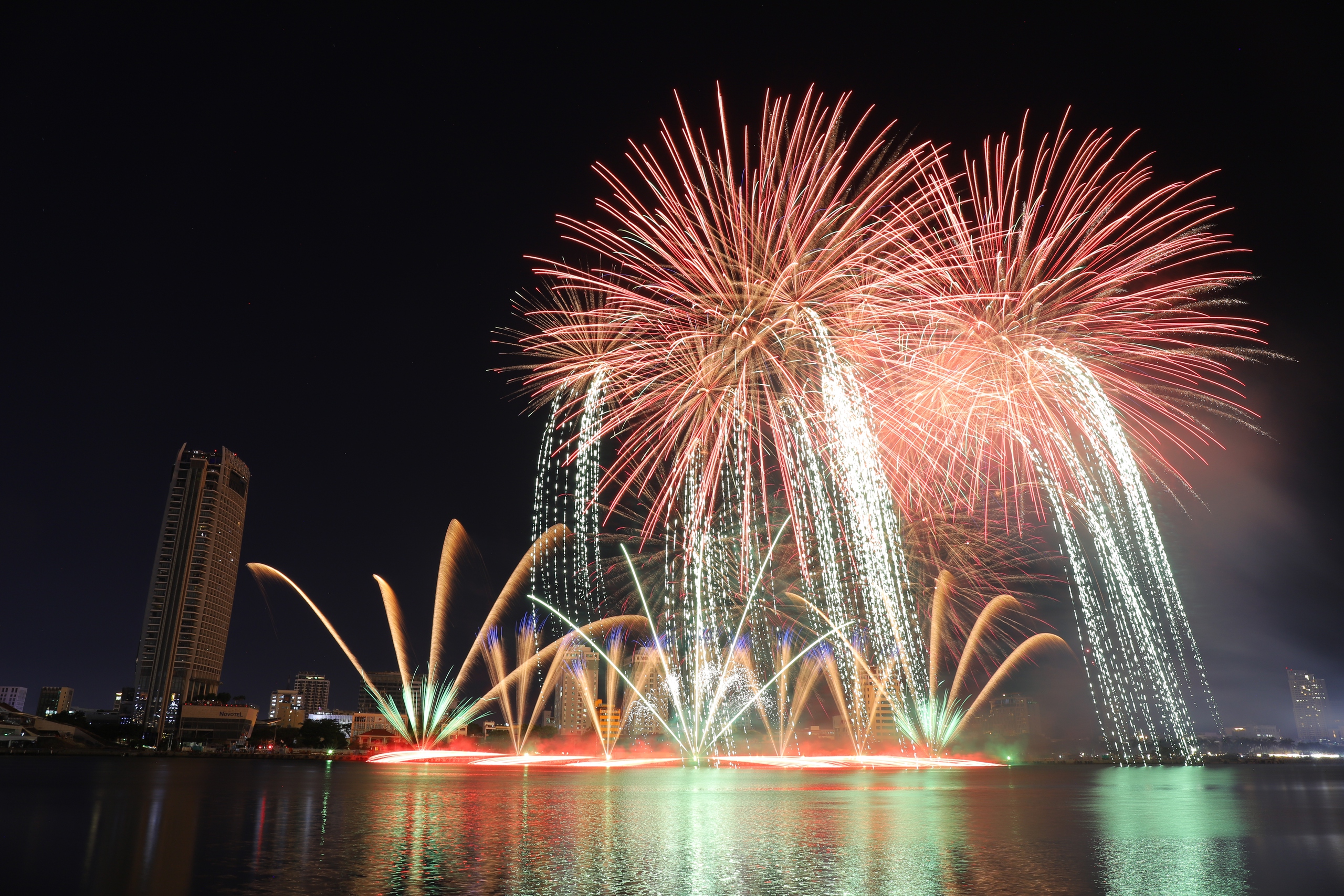 Các địa điểm lý tưởng thưởng thức lễ hội pháo hoa Đà Nẵng 2025- Ảnh 5.