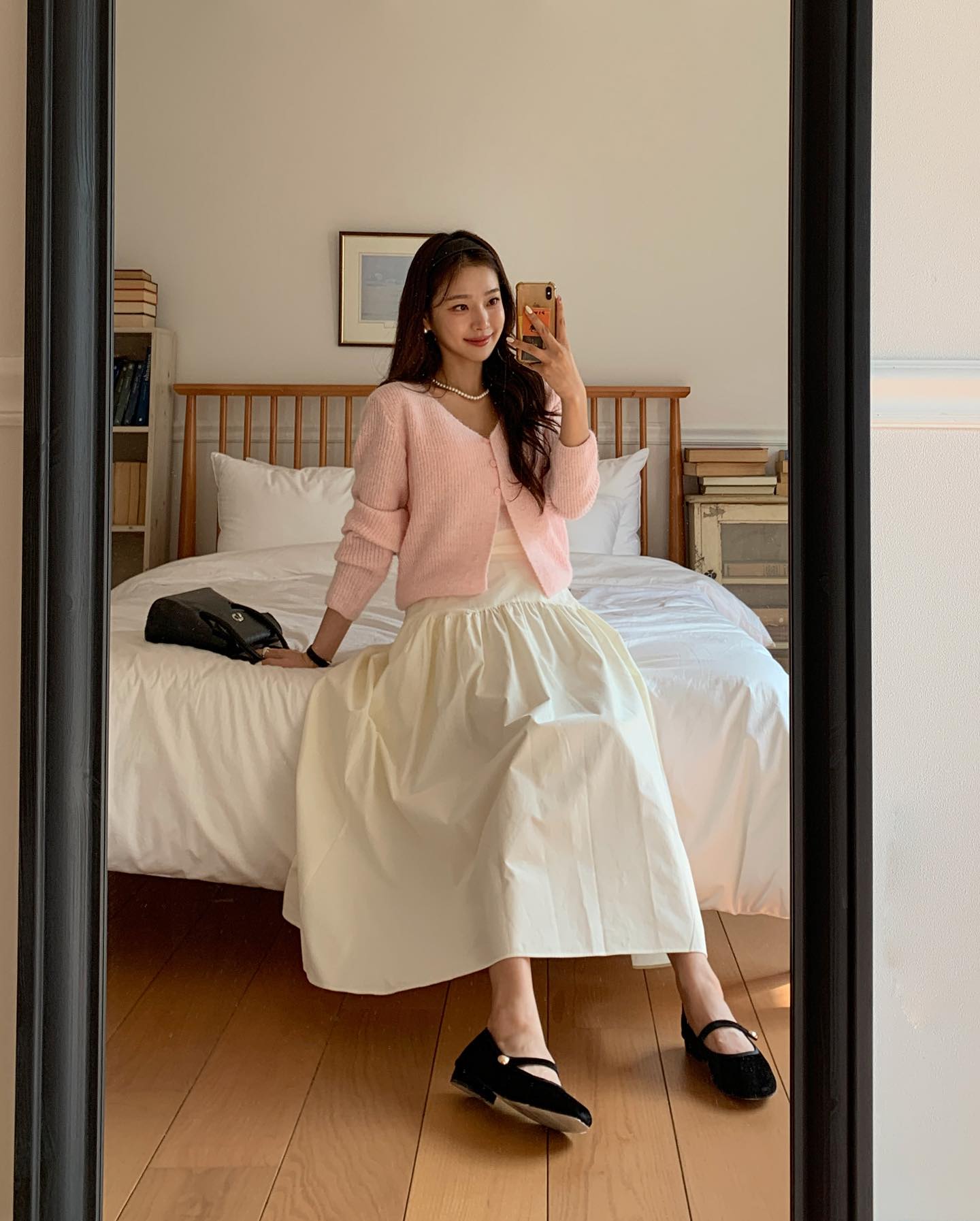 Có ít nhất 10 cách mặc áo khoác + váy đậm chất nữ tính, sang chảnh đẹp mê 2 Có ít nhất 10 cách mặc áo khoác + váy đậm chất nữ tính, sang chảnh đẹp mê - Ảnh 2.