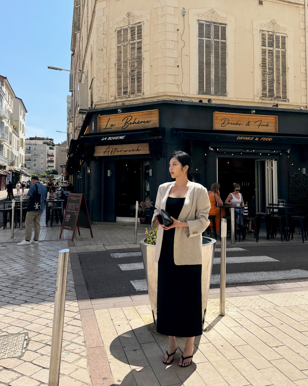 Có ít nhất 10 cách mặc áo khoác + váy đậm chất nữ tính, sang chảnh đẹp mê 6 Có ít nhất 10 cách mặc áo khoác + váy đậm chất nữ tính, sang chảnh đẹp mê - Ảnh 6.