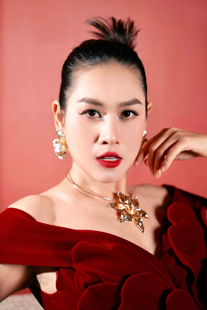 1764519347 261 Doi thuc trai nguoc cua 3 co sinh vien trong