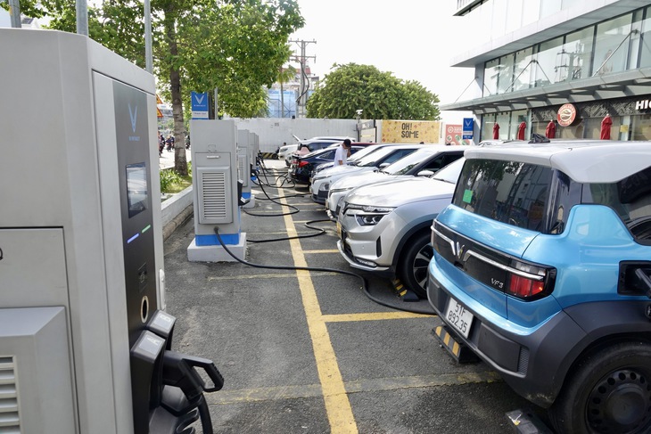 trụ sạc - Ảnh 1.