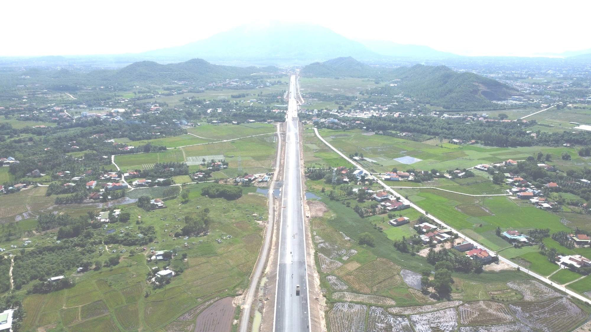 20 km đầu tuyến cao tốc Khánh Hòa - Buôn Ma Thuột dần về đích   - Ảnh 1.