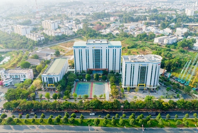 Khuôn viên trường Đại học Công nghệ TP HCM. Ảnh: HUTECH