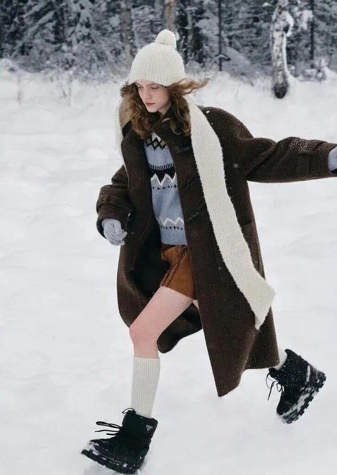 Mùa đông đừng chỉ mặc đen: 3 gam màu này giúp chị em trẻ ra vài tuổi- Ảnh 40.