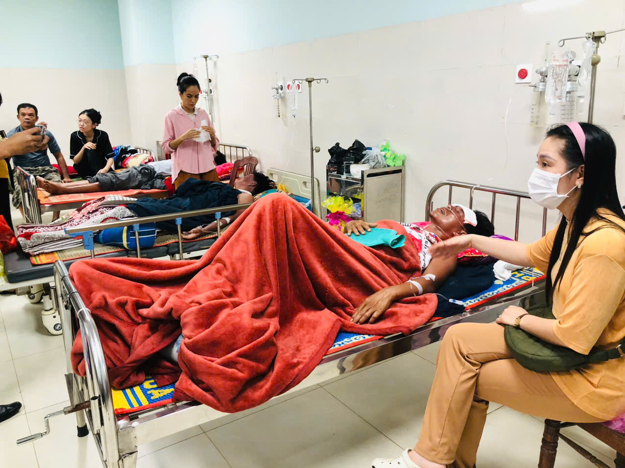 Kỳ tích cứu sống 3 người ở Lý Sơn: Thuyền trưởng kể lại giây phút nghẹt thở - Ảnh 5.