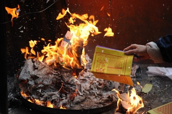 3 thời điểm không nên đốt vàng mã- Ảnh 1.