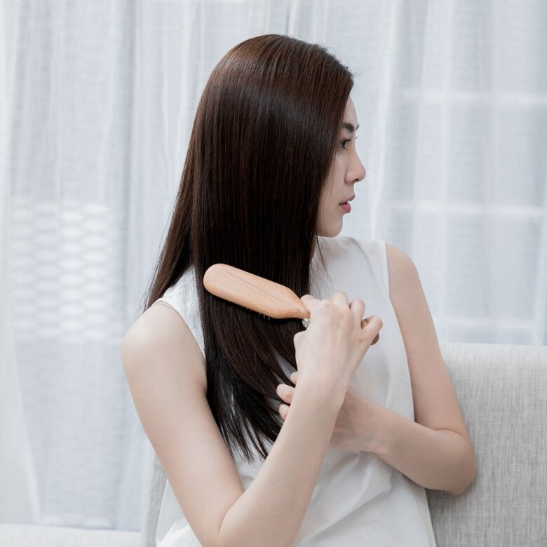 Phụ nữ Nhật sở hữu mái tóc dày mượt, bồng bềnh lại không dễ bị bết nhờ cách gội đầu đúng cách.