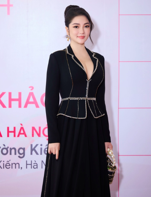 4 hoa hậu của Việt Nam gây mê lòng người nhờ khuôn trăng đầy đặn là ai? 4 Hoa hậu Nguyễn Thị Huyền.