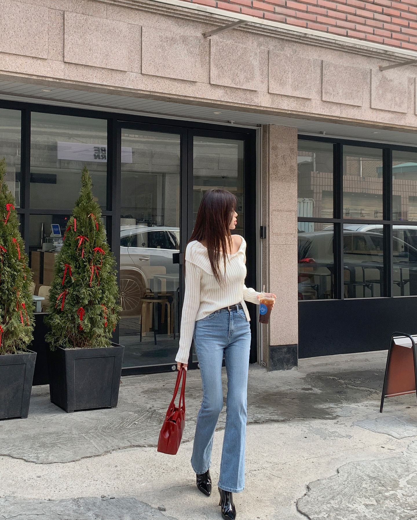 4 mau ao mua lanh don gian nhung mac voi