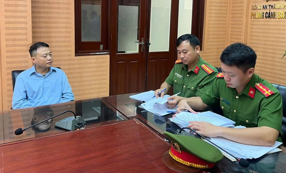 4 vụ án, 198 sổ đỏ, hơn 1.000 cây vàng và hàng loạt siêu xe... gây chấn động- Ảnh 2. 4 vụ án, 198 sổ đỏ, hơn 1.000 cây vàng và hàng loạt siêu xe... gây chấn động- Ảnh 2.