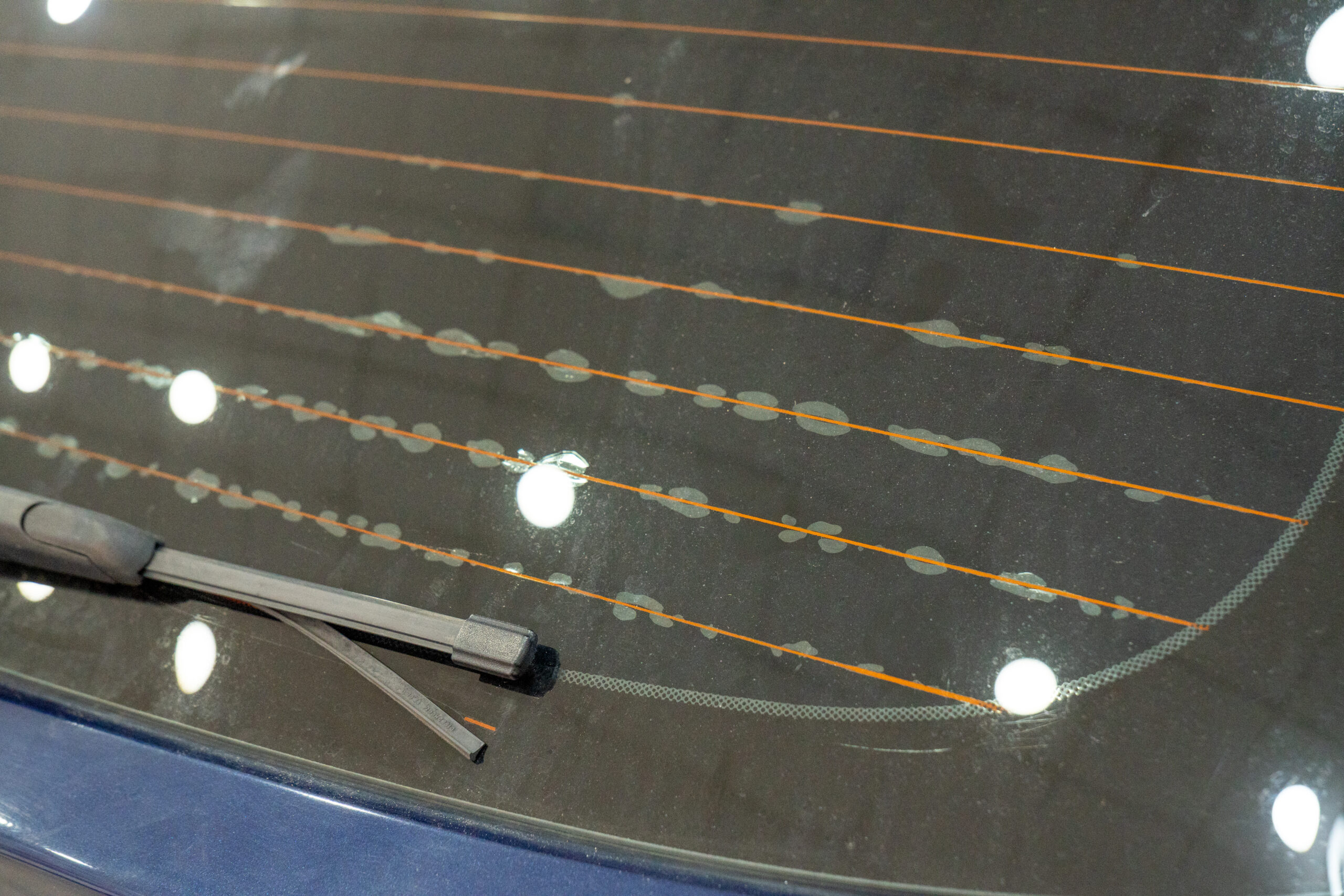 5 dấu hiệu nhận biết phim cách nhiệt ô tô xuống cấp, cần thay mới - Ảnh 2.