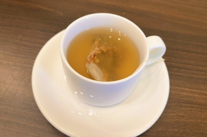 Trà thảo mộc có tác dụng làm ấm cơ thể, hỗ trợ tiêu hóa. Ảnh: Ly Nguyễn