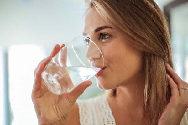 5 thói quen tai hại vào buổi sáng khiến thận bị tổn thương - 1