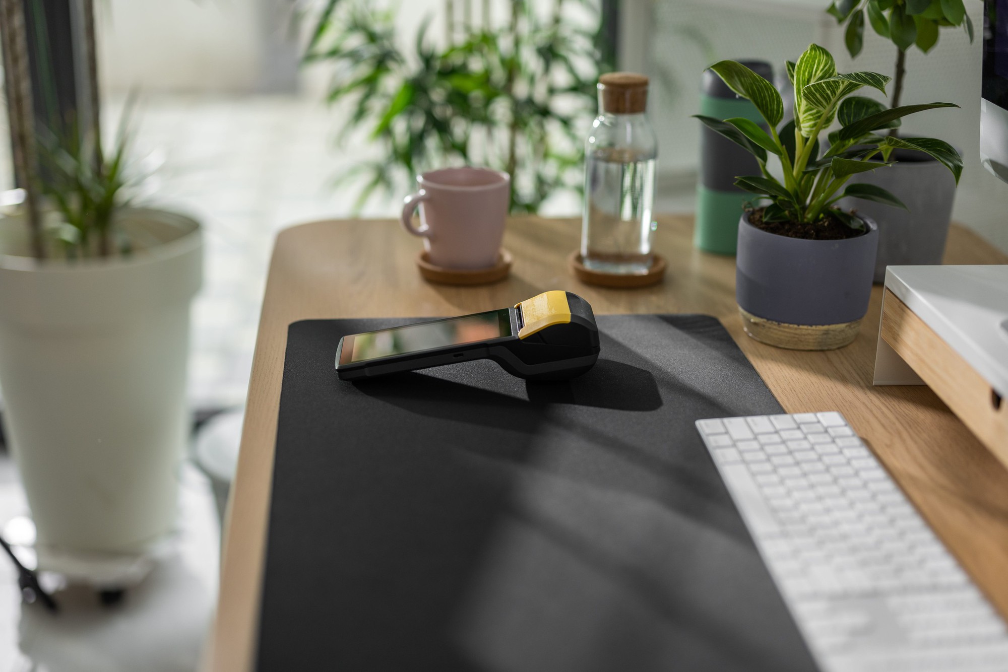 Không hề mê tín: 6 mẹo phong thủy cực vượng cho bàn làm việc, bên trái hút quý nhân, bên phải cải thiện tiền bạc- Ảnh 1.