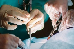 Người đàn ông gặp sự cố hy hữu suốt 7 ngày sau khi uống rượu "bổ" trong buổi liên hoan