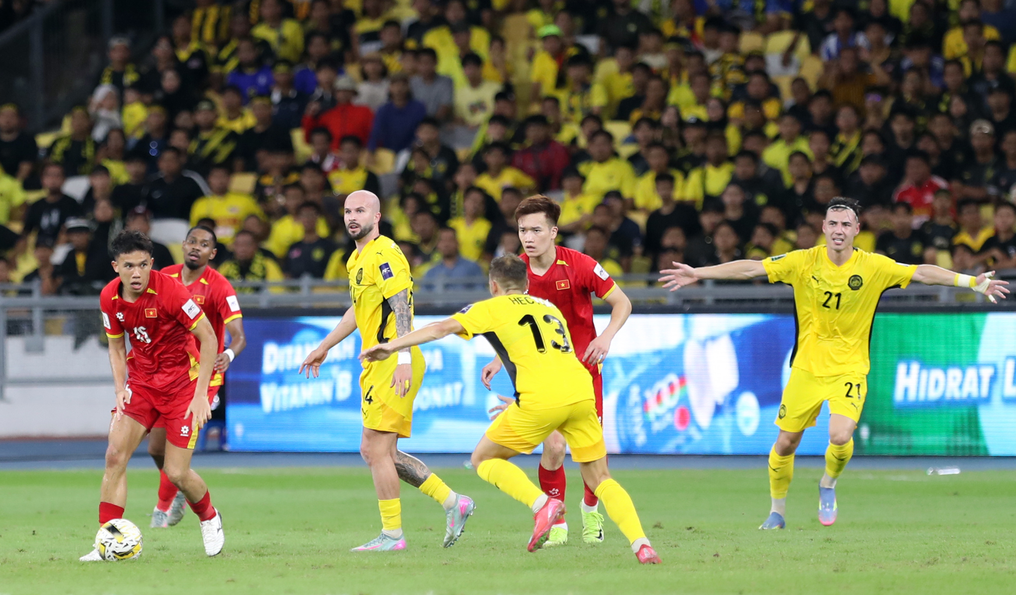 7 cầu thủ nhập tịch lậu Malaysia phải điều trần tại Tòa án FIFA, chịu thêm án phạt nặng- Ảnh 1.